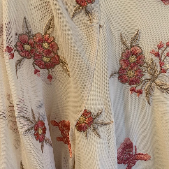 Skye’s The Limit Embroidered Sheer Blouse Medium Romantic Floral Top - Picture 6 of 6